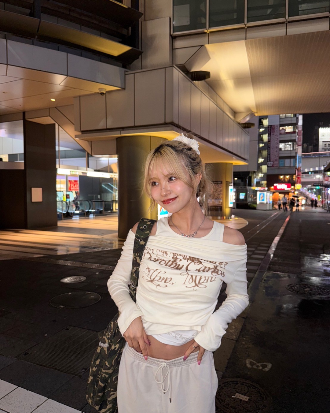 レトロプリントワンショルダーTシャツ