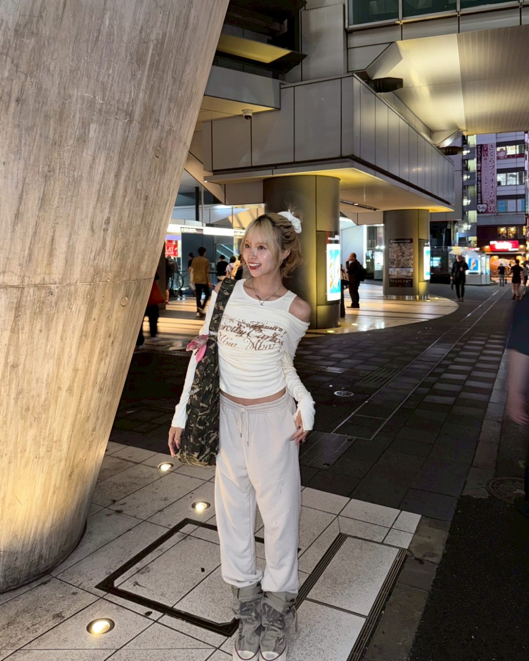 レトロプリントワンショルダーTシャツ