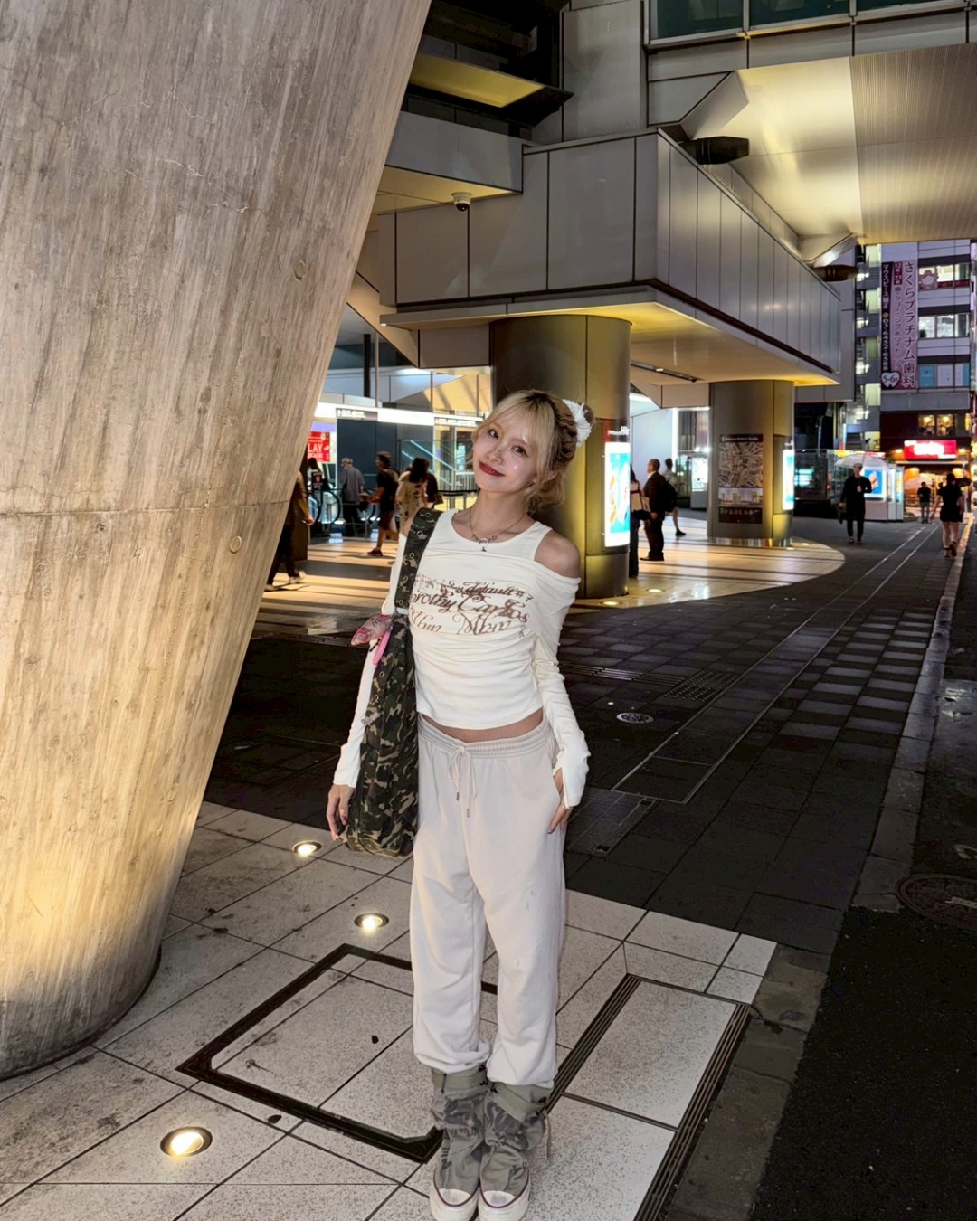 レトロプリントワンショルダーTシャツ