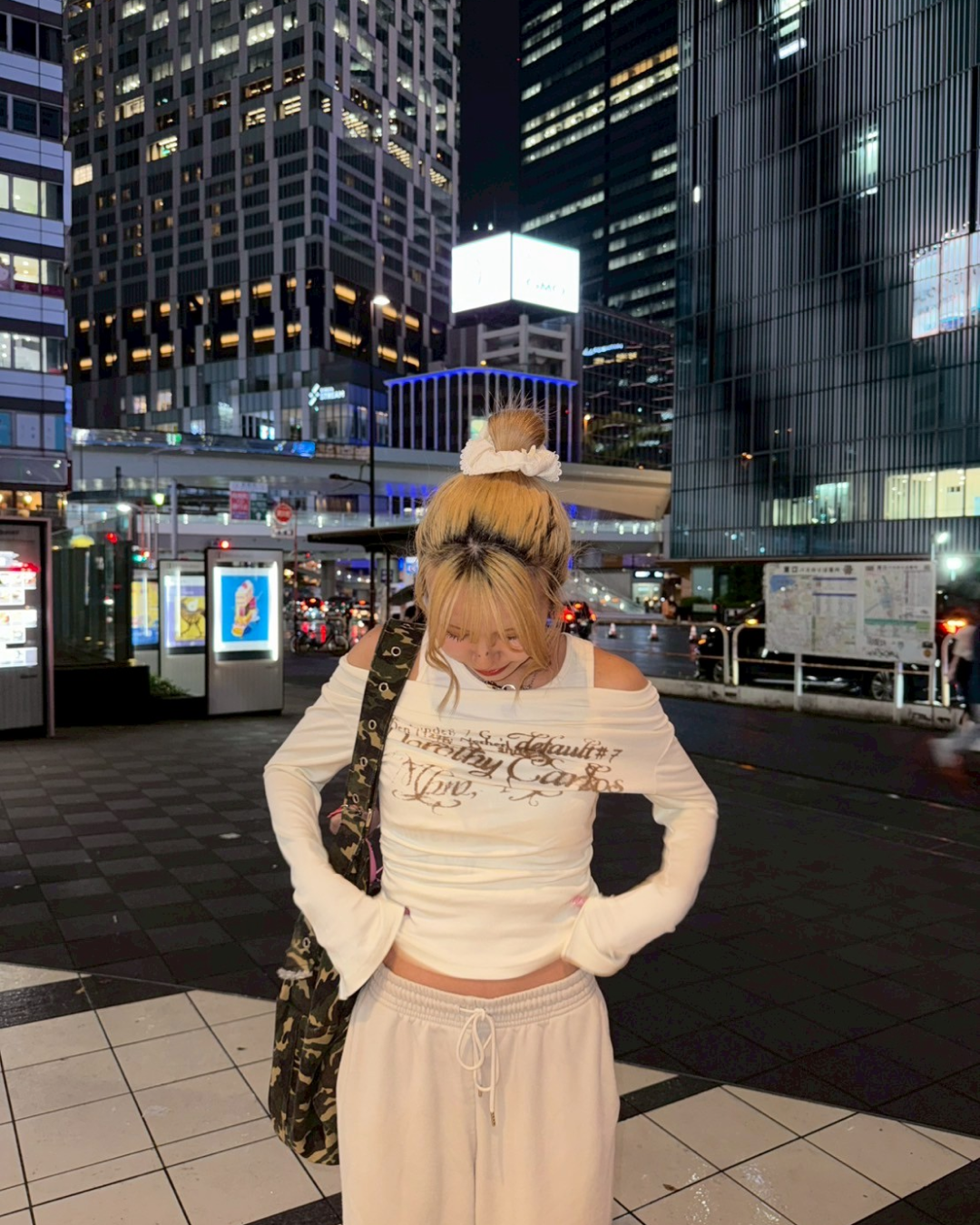 レトロプリントワンショルダーTシャツ